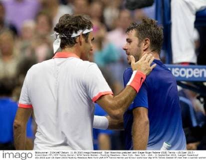 Stan Wawrinka gratuliert dem Sieger Roger Federer (SUI) Tennis - US Open 2015 - Grand Slam ITF ATP Tennis Herren WTA Tennis Damen - Flushing Meadows - New York - New York - USA - 11 September 2015. Juergen Hasenkopf