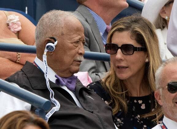 US Open , Monica Seles und der ehemalige Buergermeister David Dinkins sitzen in der Ehrenloge,VIP Gaeste, Tennis - US Open 2015 - Grand Slam ITF ATP Tennis Herren WTA Tennis Damen - Flushing Meadows - New York - New York - USA - 11 September 2015. Juergen Hasenkopf