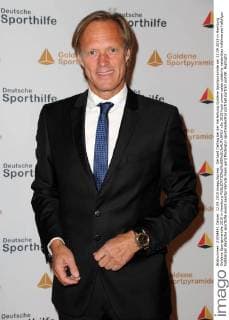 Gerhard Delling bei der Verleihung Goldene Sportpyramide am 12.09.2015 in Hamburg Goldene Sportpyramdie 2015 in Hamburg 