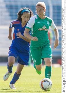 v.li.: Dolores Isabel Jacome Silva (FF USV Jena, 14) und Marie-Louise Eta (SV Werder Bremen, 6) im Laufduell, Fussball, Allianz Frauen-Bundesliga, FF USV Jena - SV Werder Bremen, xdgx