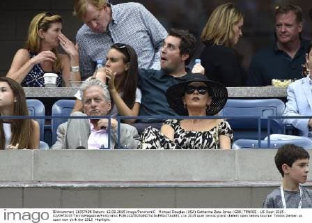 Michael Douglas (USA) Catherine Zeta Jones (GBR) TENNIS : US Open 2015 - 12 09 2015 TennisMagazine Panoramic 