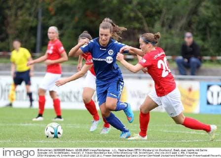 v.li.: Medina Desic (ETSV Würzburg) im Zweikampf, Duell, duel, tackle mit Carina Spengler (VfL Sindelfingen), Fussball, 2. Frauen-Bundesliga Süd, ETSV Würzburg - VfL Sindelfingen, xfsx