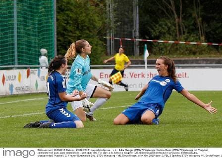 v.li.: Julia Manger (ETSV Würzburg), Medina Desic (ETSV Würzburg) mit Torjubel, celebrate the goal, goal celebration, Jubel über das Tor zum 2:0, Antonia Knupfer (VfL Sindelfingen) enttäuscht schauend, Enttäuschung, disappointed, Fussball, 2. Frauen-Bundesliga Süd, ETSV Würzburg - VfL Sindelfingen, xfsx