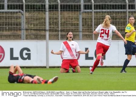 Koeln vl. Riesen Jubel bei Charline Hartmann (Essen) ueber ihren Siegtreffer, das Tor zum 5:4, und Mannschaftskameradin Lea Schueller (Essen) Bayer 04 Leverkusen - SGS Essen, Fussball, Damen, Frauen, Allianz Frauen-Bundesliga, Spieltag 3, 13.09.2015 , Copyright: Horn Eibner-Pressefoto EP_BHN
