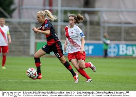 Koeln vl. Turid Knaak (Leverkusen), Jana Feldkamp (Essen) Bayer 04 Leverkusen - SGS Essen, Fussball, Damen, Frauen, Allianz Frauen-Bundesliga, Spieltag 3, 13.09.2015 , Copyright: Horn Eibner-Pressefoto EP_BHN