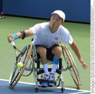 Aktuell Shingo Kunieda gewinnt die US Open im Rollstuhltennis Kunieda wins 2nd consecutive U.S. Open title Japan s Shingo Kunieda returns a shot against France s Stephane Houdet during the U.S. Open wheelchair men s singles final in New York on Sept. 13, 2015. Kunieda won 6-7(4), 6-3, 6-2 to claim his second consecutive and sixth career U.S. Open title, also marking his second consecutive year of achieving the Grand Slam in singles. 