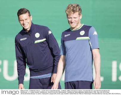 Fußball, UEFA Champions League, Presskonferenz und Abschlusstraining VfL Wolfsburg; v.l. Julian Draxler (Wolfsburg), Andre Schürrle (Weltmeister; Wolfsburg) Nationalspieler,Deutschland, DFB. xtgx