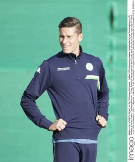Fußball, UEFA Champions League, Presskonferenz und Abschlusstraining VfL Wolfsburg; Julian Draxler (Wolfsburg) Portrait, Porträt, Einzelbild Zunge zwischen den Zähnen, beißt sich auf die Zunge. xtgx