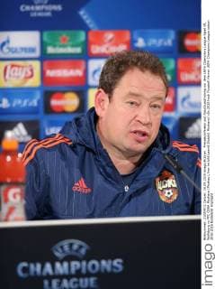 Pressekonferenz und Abschlusstraining vor dem UEFA Champions League Spiel VfL Wolfsburg vs PFC CSKA Moskava (Moskau), hier im bild Leonid Slutski( Moskava)