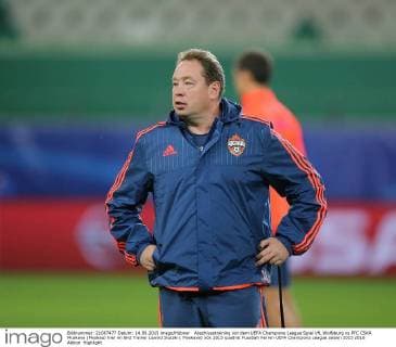 Abschlusstraining vor dem UEFA Champions League Spiel VfL Wolfsburg vs PFC CSKA Moskava (Moskau) hier im Bild Trainer Leonid Slutski ( Moskava)