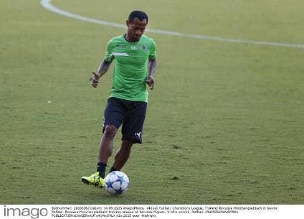 Aktuell Fußball, Champions League, Training Borussia Mönchengladbach in Sevilla Raffael. Borussia Monchengladbach training session at Sanchez Pizjuan. In this picture, Raffael. xRAMONxNAVARROx 
