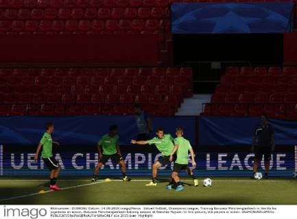 Aktuell Fußball, Champions League, Training Borussia Mönchengladbach in Sevilla los jugadores en accion. Borussia Monchengladbach training session at Sanchez Pizjuan. In this picture, the players in action. xRAMONxNAVARROx 