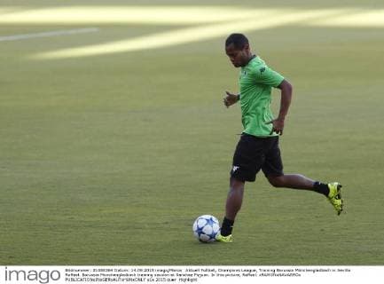 Aktuell Fußball, Champions League, Training Borussia Mönchengladbach in Sevilla Raffael. Borussia Monchengladbach training session at Sanchez Pizjuan. In this picture, Raffael. xRAMONxNAVARROx 