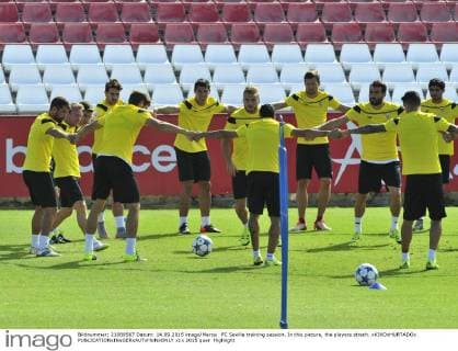 FC Sevilla training session. In this picture, the players strech. xKIKOxHURTADOx 