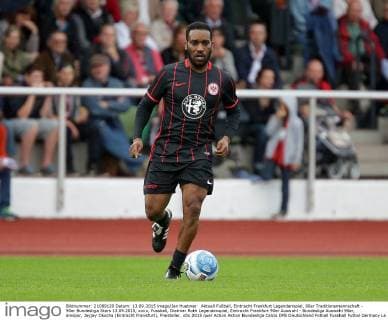 Aktuell Fußball, Eintracht Frankfurt Legendenspiel, 90er Traditionsmannschaft - 90er Bundesliga Stars 13.09.2015, xovx, Fussball, Dietmar Roth Legendenspiel, Eintracht Frankfurt 90er Auswahl - Bundesliga Auswahl 90er, emspor, Jayjay Okocha (Eintracht Frankfurt), Freisteller.