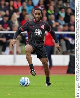 Aktuell Fußball, Eintracht Frankfurt Legendenspiel, 90er Traditionsmannschaft - 90er Bundesliga Stars 13.09.2015, xovx, Fussball, Dietmar Roth Legendenspiel, Eintracht Frankfurt 90er Auswahl - Bundesliga Auswahl 90er, emspor, Jayjay Okocha (Eintracht Frankfurt), Freisteller.