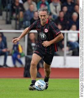 Aktuell Fußball, Eintracht Frankfurt Legendenspiel, 90er Traditionsmannschaft - 90er Bundesliga Stars 13.09.2015, xovx, Fussball, Dietmar Roth Legendenspiel, Eintracht Frankfurt 90er Auswahl - Bundesliga Auswahl 90er, emspor, Maurizio Gaudino (Eintracht Frankfurt), Freisteller.
