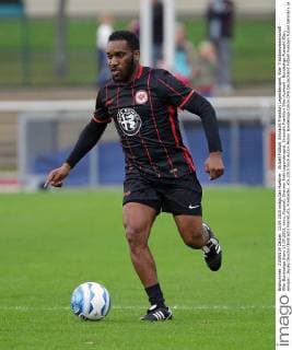 Aktuell Fußball, Eintracht Frankfurt Legendenspiel, 90er Traditionsmannschaft - 90er Bundesliga Stars 13.09.2015, xovx, Fussball, Dietmar Roth Legendenspiel, Eintracht Frankfurt 90er Auswahl - Bundesliga Auswahl 90er, emspor, Jayjay Okocha (Eintracht Frankfurt), Freisteller.