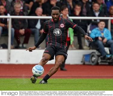 Aktuell Fußball, Eintracht Frankfurt Legendenspiel, 90er Traditionsmannschaft - 90er Bundesliga Stars 13.09.2015, xovx, Fussball, Dietmar Roth Legendenspiel, Eintracht Frankfurt 90er Auswahl - Bundesliga Auswahl 90er, emspor, Jayjay Okocha (Eintracht Frankfurt), Freisteller.