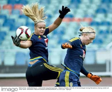 Göteborg Sweden 2015-09-15 Damlandslaget träning Malvakterna Hedvig Lindahl och Hilda Carlen KP0300003 