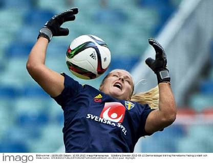 Göteborg Sweden 2015-09-15 Damlandslaget träning Malvakterna Hedvig Lindahl och Hilda Carlen KP0300003 