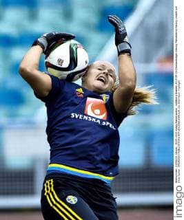 Göteborg Sweden 2015-09-15 Damlandslaget träning Malvakterna Hedvig Lindahl och Hilda Carlen KP0300003 