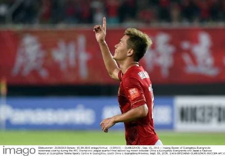 (150915) -- GUANGZHOU , Sep. 15, 2015 -- Huang Bowen of Guangzhou Evergrande celebrates scoring during the AFC Champions League quarter-final second leg match between China s Guangzhou Evergrande and Japan s Kashiwa Reysol at Guangzhou Tianhe Sports Centre in Guangzhou, south China s Guangdong Province, Sept. 15, 2015. )(wll) (SP)CHINA-GUANGZHOU-SOCCER-AFC CHAMPIONS LEAGUE-QUARTERFINAL LiuxDawei 