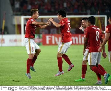 (150915) -- GUANGZHOU , Sep. 15, 2015 -- Huang Bowen(L) of Guangzhou Evergrande celebrates scoring during the AFC Champions League quarter-final second leg match between China s Guangzhou Evergrande and Japan s Kashiwa Reysol at Guangzhou Tianhe Sports Centre in Guangzhou, south China s Guangdong Province, Sept. 15, 2015. )(wll) (SP)CHINA-GUANGZHOU-SOCCER-AFC CHAMPIONS LEAGUE-QUARTERFINAL LiuxDawei 