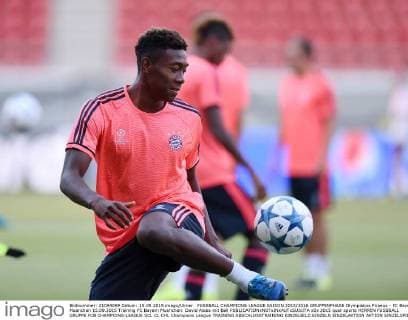 FUSSBALL CHAMPIONS LEAGUE SAISON 2015 2016 GRUPPENPHASE Olympiakos Piraeus - FC Bayern Muenchen 15.09.2015 Training FC Bayern Muenchen: David Alaba mit Ball 