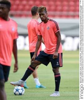 FUSSBALL CHAMPIONS LEAGUE SAISON 2015 2016 GRUPPENPHASE Olympiakos Piraeus - FC Bayern Muenchen 15.09.2015 Training FC Bayern Muenchen: Kingsley Coman mit Ball 