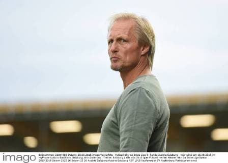 Fußball Sky Go Erste Liga 9. Runde Austria Salzburg - KSV 1919 am 15.09.2015 im MyPhone Austria Stadion in Salzburg Jörn Andersen ( Trainer Salzburg ) xRx