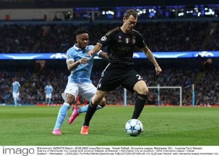 Aktuell Fußball, Champions League, Manchester City - Juventus Turin Raheem Sterling of Manchester City tussles with Juventus Stephan Lichtsteiner - Manchester City vs Juventus - UEFA Champions League - Etihad Stadium - Manchester - 15 09 2015 Pic Philip Oldham SportImage EDITORIAL USE ONLY. No use with unauthorised audio, video, data, fixture lists, club league logos or live services. Online in-match use limited to 120 images, no video emulation. No use in betting, games or single club league player publications.