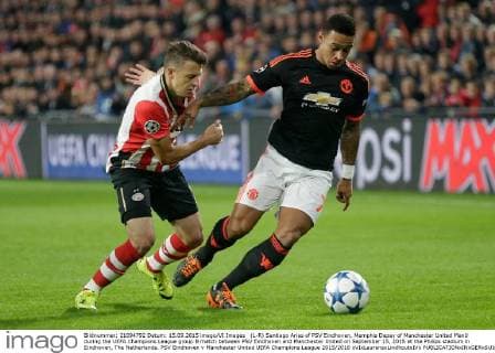 (L-R) Santiago Arias of PSV Eindhoven, Memphis Depay of Manchester United ManU during the UEFA Champions League group B match between PSV Eindhoven and Manchester United on September 15, 2015 at the Philips stadium in Eindhoven, The Netherlands. PSV Eindhoven v Manchester United UEFA Champions League 2015 2016 xVIxLaurensxLindhoutxIVx 4330181