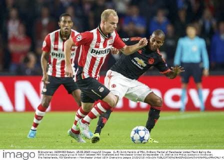 (L-R) Jorrit Hendrix of PSV, Anthony Martial of Manchester United ManU during the UEFA Champions League group B match between PSV Eindhoven and Manchester United on September 15, 2015 at the Philips stadium in Eindhoven, The Netherlands. PSV Eindhoven v Manchester United UEFA Champions League 2015 2016 xVIxxIVx 4330203