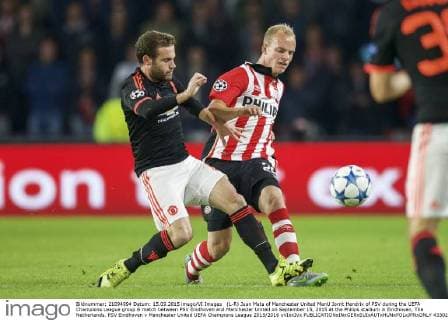 (L-R) Juan Mata of Manchester United ManU Jorrit Hendrix of PSV during the UEFA Champions League group B match between PSV Eindhoven and Manchester United on September 15, 2015 at the Philips stadium in Eindhoven, The Netherlands. PSV Eindhoven v Manchester United UEFA Champions League 2015 2016 xVIxxIVx 4330211