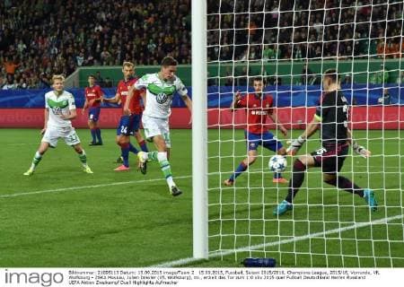 15.09.2015, Fussball, Saison 2015 2016, Champions League, 2015 16, Vorrunde, VfL Wolfsburg - ZSKA Moskau, Julian Draxler (VfL Wolfsburg), mi., erzielt das Tor zum 1:0
