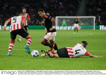 (L-R) Jeffrey Bruma of PSV Eindhoven, Memphis Depay of Manchester United ManU Santiago Arias of PSV Eindhoven 0-1 during the UEFA Champions League group B match between PSV Eindhoven and Manchester United on September 15, 2015 at the Philips stadium in Eindhoven, The Netherlands. PSV Eindhoven v Manchester United UEFA Champions League 2015 2016 xVIxLaurensxLindhoutxIVx 4330323