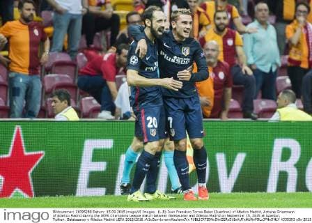 (L-R) Juan Fransisco Torres Belen (Juanfran) of Atletico Madrid, Antoine Griezmann of Atletico Madrid during the UEFA Champions League match between Galatasaray and Atletico Madrid on September 15, 2015 at Istanbul, Turkey. Galatasaray v Atletico Madrid UEFA 2015 2016 xVIxGerritxvanxKeulenxIVx 4330383