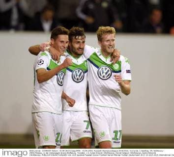 15.09.2015, Fussball Championsleague 2015 2016, Vorrunde, 1.Spieltag, VfL Wolfsburg - ZSKA Moskau, in der Volkswagen-Arena Wolfsburg. Torjubel, v.li: Julian Draxler (Wolfsburg), Daniel Caligiuri (Wolfsburg), Andre Schürrle (Wolfsburg). 