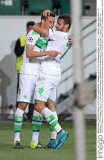 Dienstag 15.09.2015, Champions League, Vorrunde, 1. Spieltag, Saison 2015 2016, VfL Wolfsburg - ZSKA Moskau, Jubel v.l. Torschuetze Julian Draxler (Wolfsburg) und Daniel Caligiuri (Wolfsburg) zum Tor zum 1:0 DeFodi035