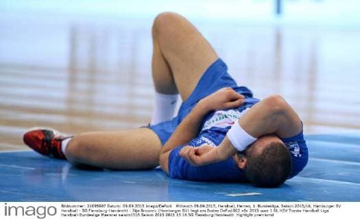 Mittwoch 09.09.2015, Handball, Herren, 1. Bundesliga, Saison 2015 16, Hamburger SV Handball - SG Flensburg-Handewitt : Ilija Brozovic (Hamburger SV) liegt am Boden DeFodi502
