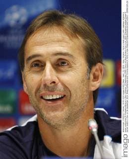 Sept. 15, 2015 - Kiev, Ukraine - Porto s head coach Julen Lopetegui attends a press conference PK Pressekonferenz in Kiev, Ukraine, 15 September 2015. Porto will face Dynamo Kyiv in an UEFA Champions League Group G soccer match in Kiev on 16 September 2015. Press Conference and Training session FC Porto in Kiev  - ZUMAn230