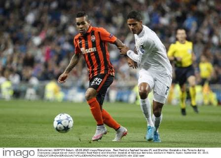 Real Madrid s Raphael Varane (R) and Shakhtar Donetsk s Alex Teixeira during Champions League soccer match between Real Madrid and Shakhtar Donetsk at Santiago Bernabeu stadium in Madrid, Spain. Spetember 15, 2015.  (20150915039)