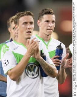 Schlussjubel Max KRUSE, WOB 11 Julian DRAXLER, WOB 10 VFL WOLFSBURG - ZSKA MOSKAU 1-0 , Fussball UEFA Champions League, Gruppenphase, Wolfsburg, 15.09.2015 CL Saison 2015 2016,