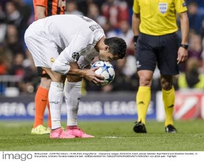 Champions League 2015 2016 match played between Real Madrid and Shakhtar Donetsk. In this picture, Cristiano Ronaldo kisses the ball. xDIEGOxGxSOUTOx 