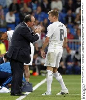 Champions League 2015 2016 match played between Real Madrid and Shakhtar Donetsk. In this picture, Benitez speaks to Kroos. xPABLOxMORENOx 