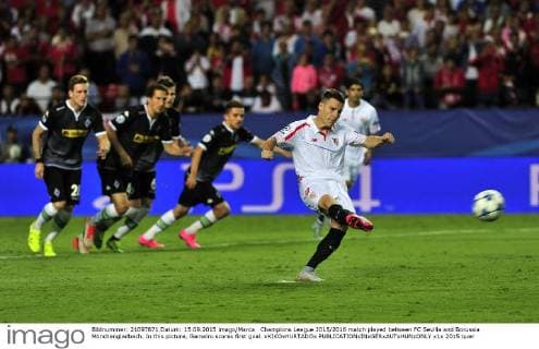 Champions League 2015 2016 match played between FC Sevilla and Borussia Mönchengladbach. In this picture, Gameiro scores first goal. xKIKOxHURTADOx 