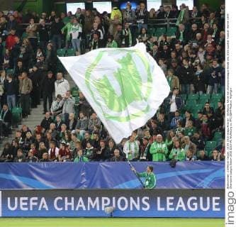 Wolfsburg Fahne mit championsleague Bande