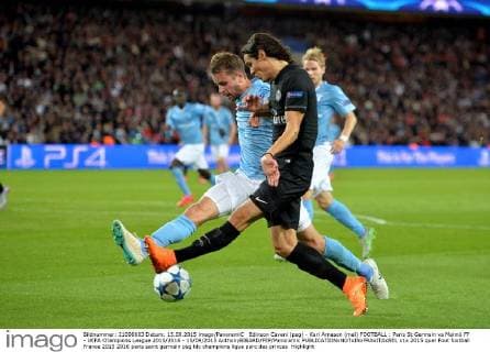 Edinson Cavani (psg) - Kari Arnason (mal) FOOTBALL : Paris St Germain vs Malmö FF - UEFA Champions League 2015 2016 - 15 09 2015 AnthonyBIBARD FEP Panoramic 