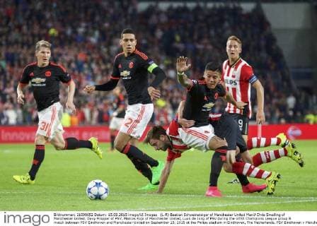 (L-R) Bastian Schweinsteiger of Manchester United ManU Chris Smalling of Manchester United, Davy Propper of PSV, Marcos Rojo of Manchester United, Luuk de Jong of PSV during the UEFA Champions League group B match between PSV Eindhoven and Manchester United on September 15, 2015 at the Philips stadium in Eindhoven, The Netherlands. PSV Eindhoven v Manchester United UEFA Champions League 2015 2016 xVIxxIVx 4331899